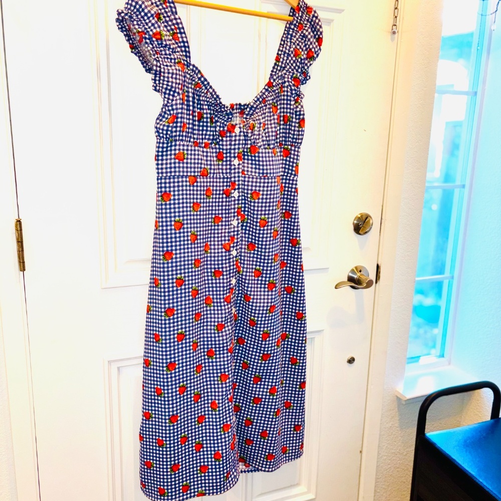 NEW Urban Outfitters Penelope Strawberry Gingham Button-Front Midi Dress Sz M/L - Picture 6 of 16